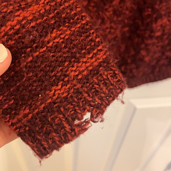 Red sweater - Picture 4 of 9